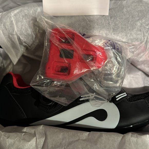 Brand New Peloton shoes size 40 - Picture 2 of 3